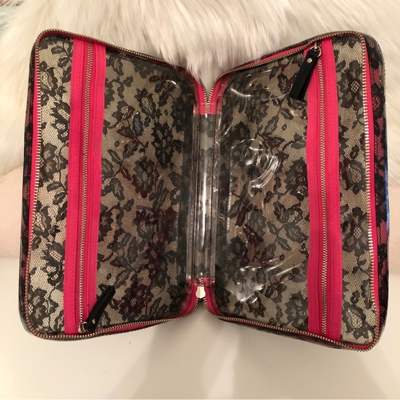 Victoria secrets travel cosmetic with the compartments set - Picture 4 of 11